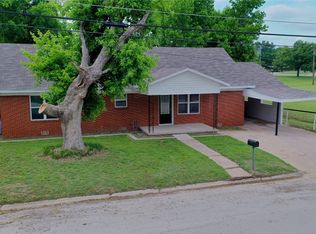 908 Central Ave, Bowie, TX 76230