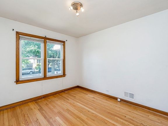 4th image of 4555 N Moody Ave