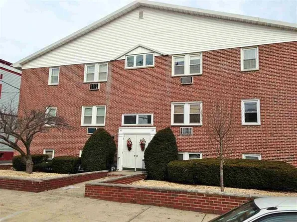 33-37 W 32nd St #304, Bayonne, NJ 07002