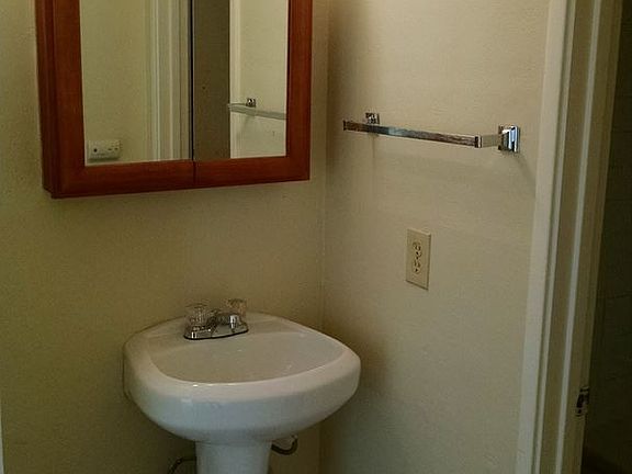 5th image of 501 Michigan Blvd APT 33