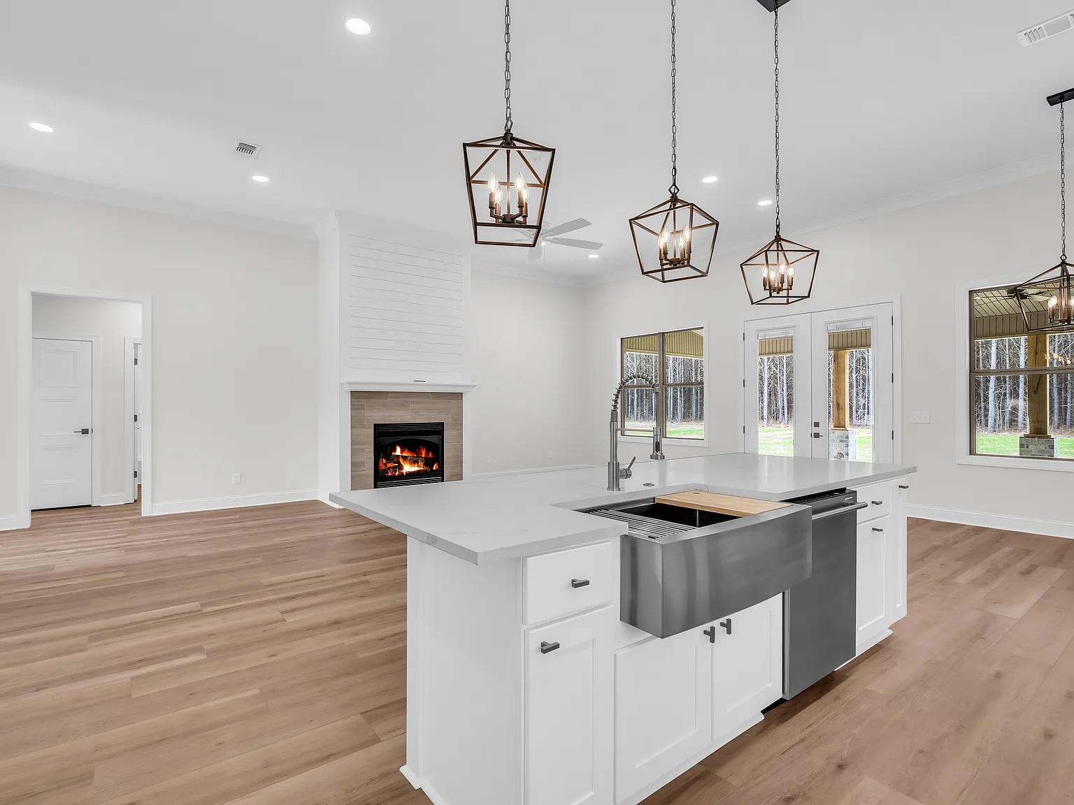 5 bed, 2909 sqft, $3,015 — Photo 4