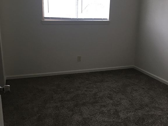 5th image of 2220 Mimosa Dr