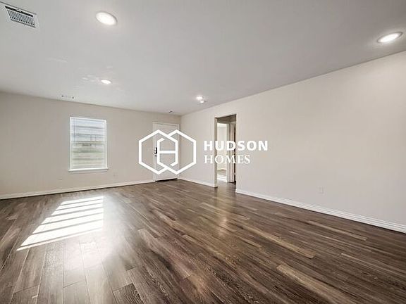 4th image of 1311 N Travis St
