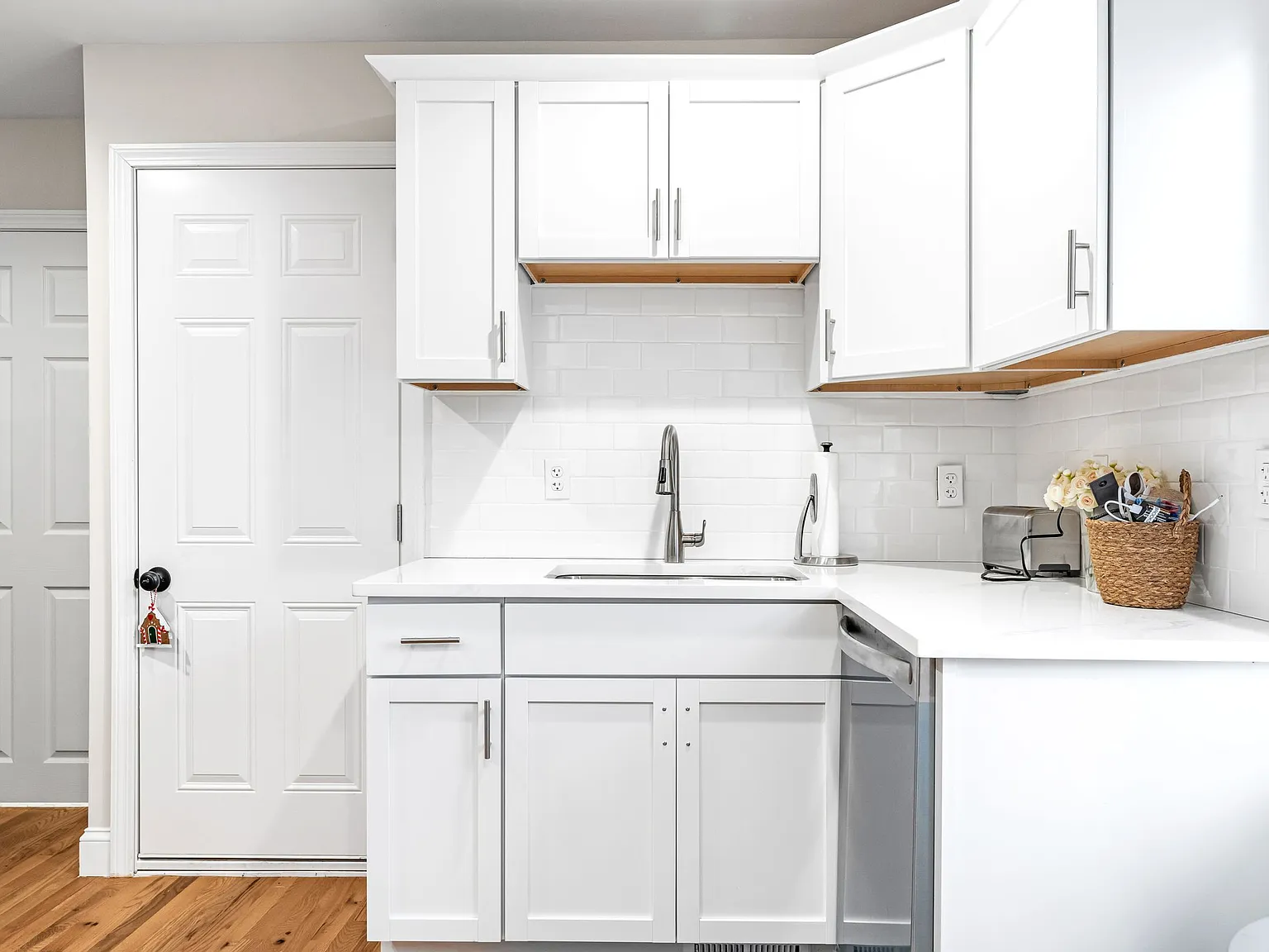 2 bed, 1000 sqft, $3,500 — Photo 3