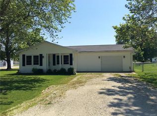 304 Valentine St, Ramsey, IL 62080