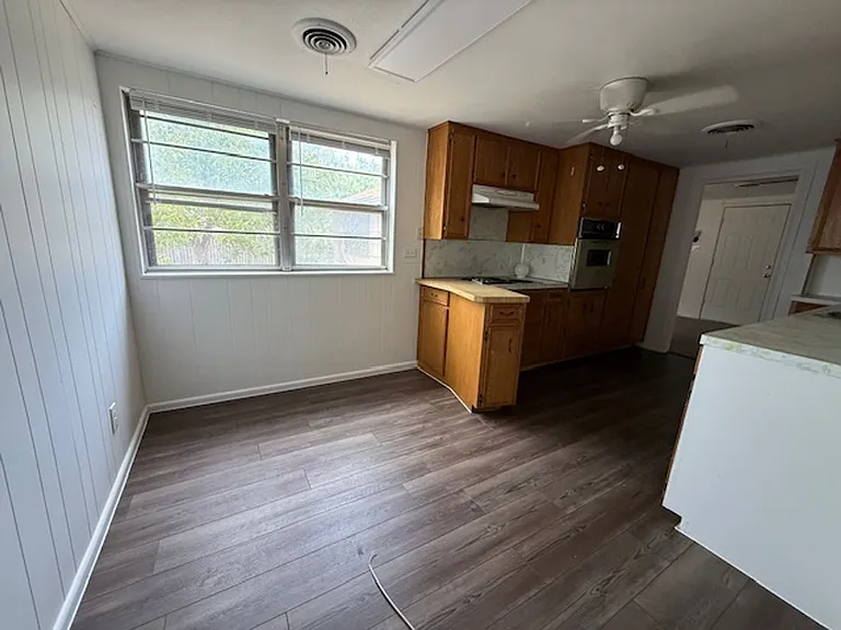 2510 Marshall St — Photo 7