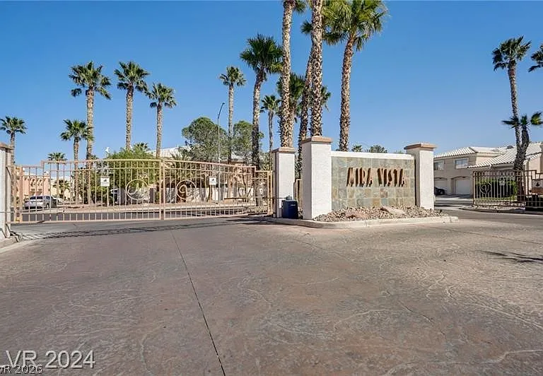 8464 Blue Island Ave — Photo 50
