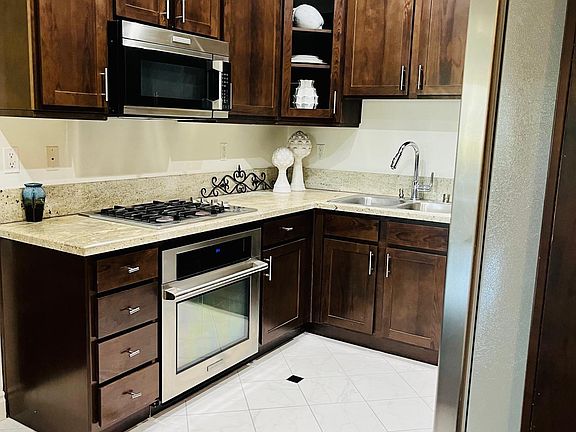5th image of 4424 Whitsett Ave APT 301
