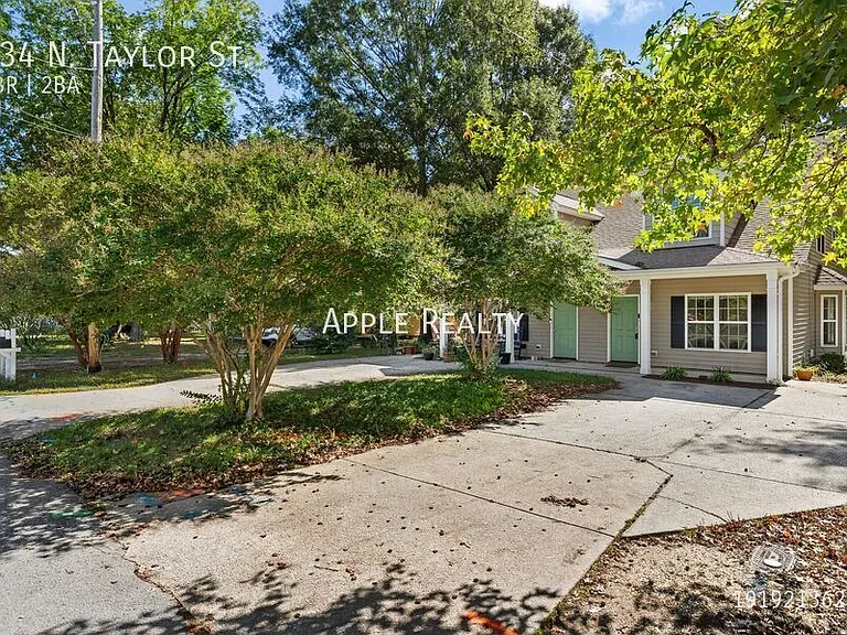 834 N Taylor St — Photo 15