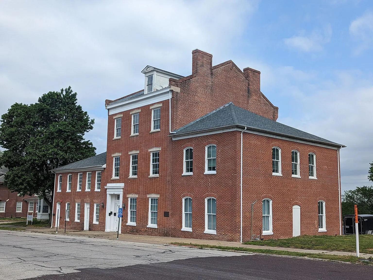 Ballantine House Apartments — Photo 1