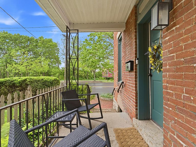 Listing photo 4