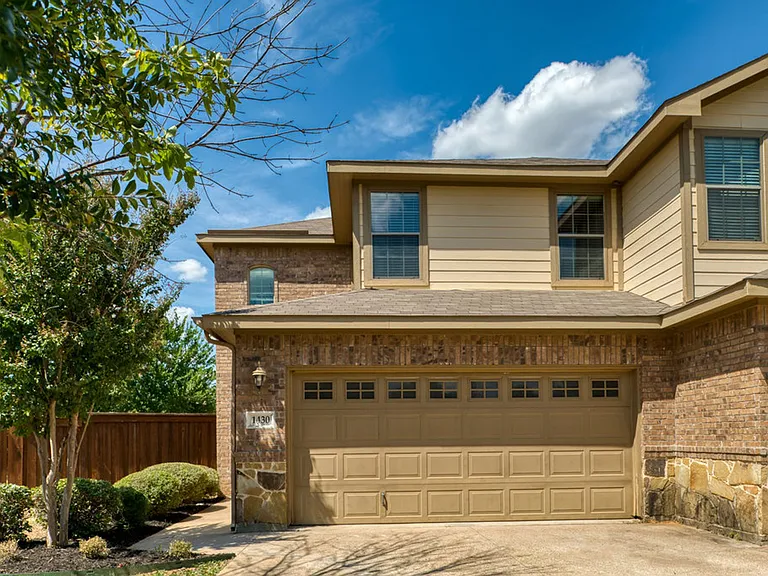1430 Piedmont Dr — Photo 2