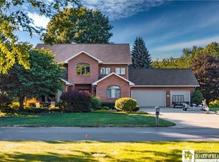 13 Bernett Dr, Fredonia, NY