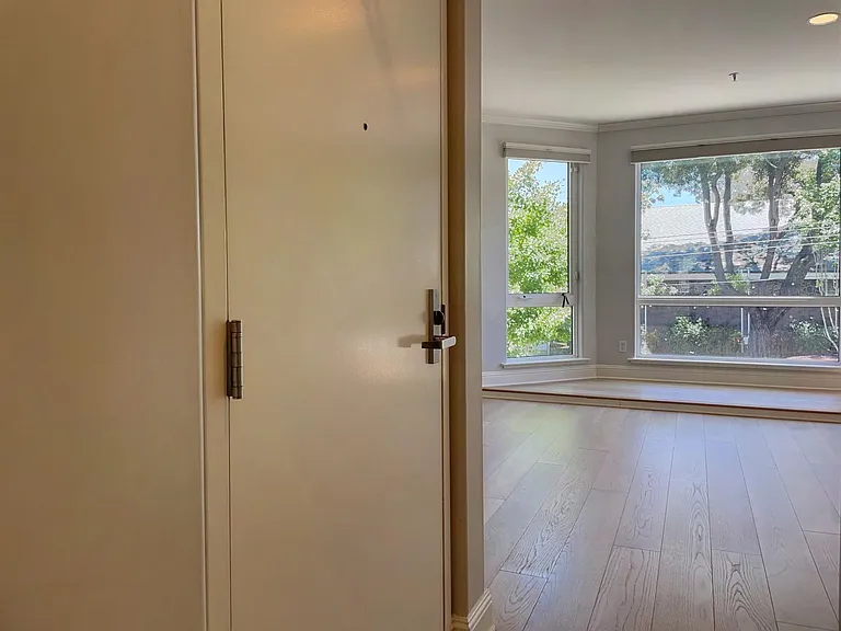 1115 Divisadero St #1 — Photo 2
