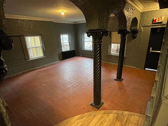 4th image of 115 W 39th St APT 106