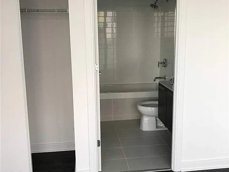 42 Charles St E #2802 — Photo 4