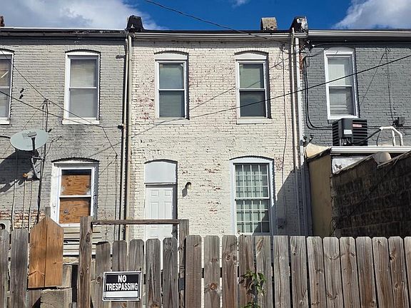 2nd image of 1230 S Carey St