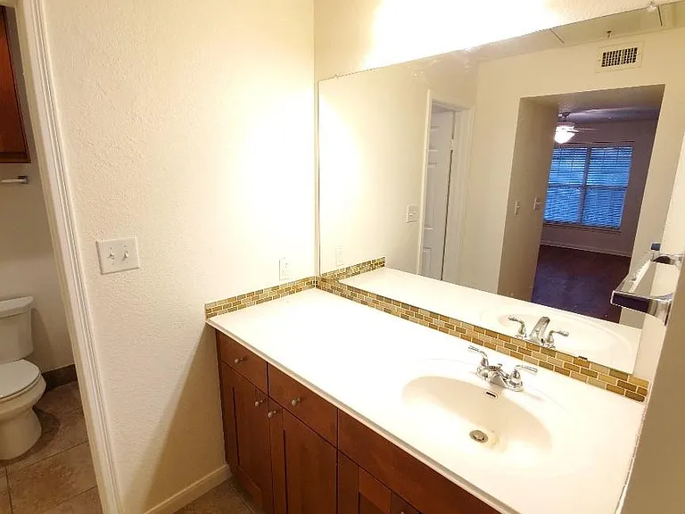 7685 Northcross Dr #620 — Photo 8