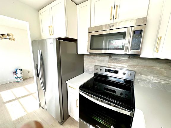 3rd image of 121 Sheffield F #F