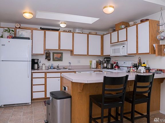 5th image of 13718 14th Ave S