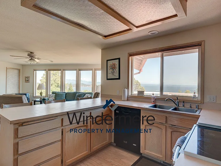 508 Grandview Dr — Photo 4
