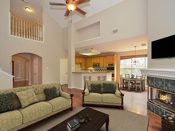 5th image of 810 Blakely Bend Dr
