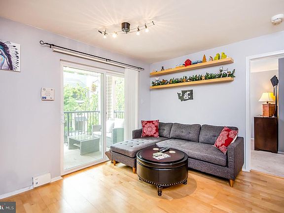 3rd image of 3304 Wyndham Cres #236