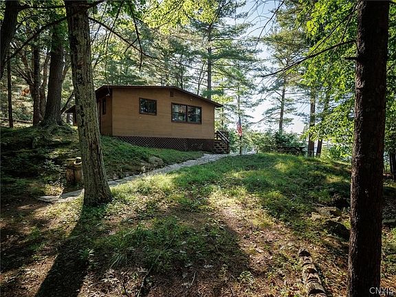 3rd image of 559 Indian Point Rd