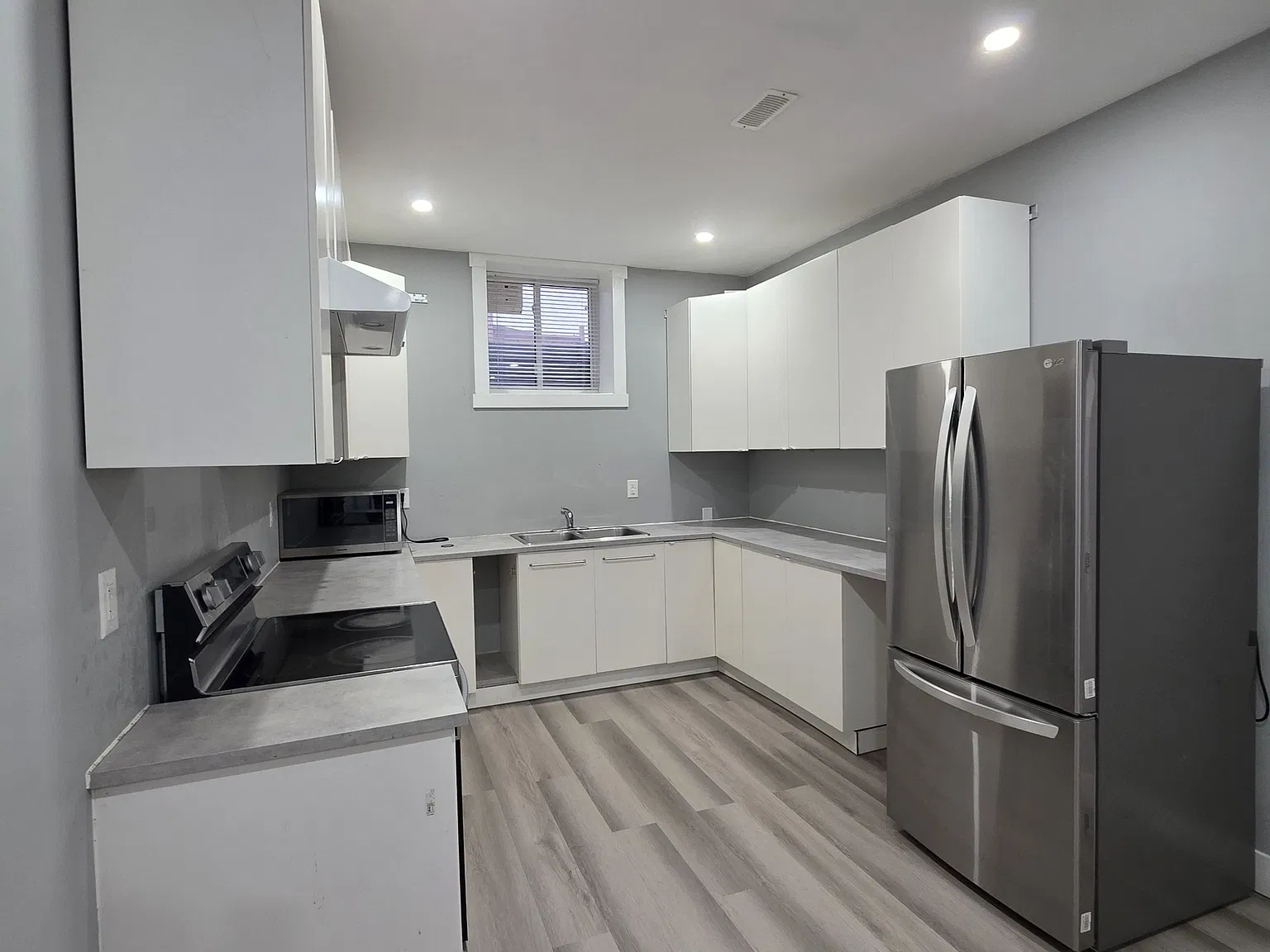 3 bed, $2,500 — Photo 2