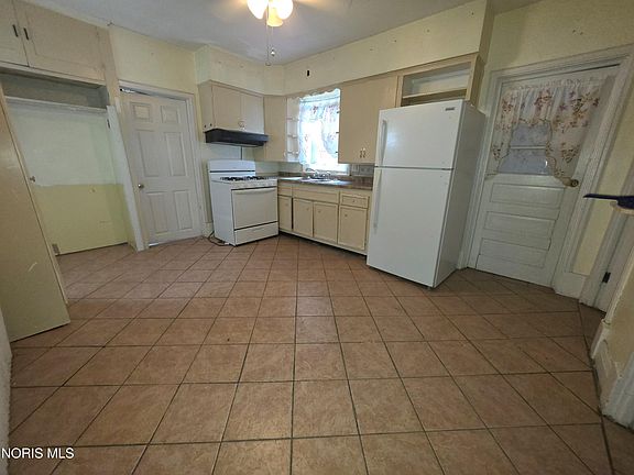 5th image of 235 Rush St