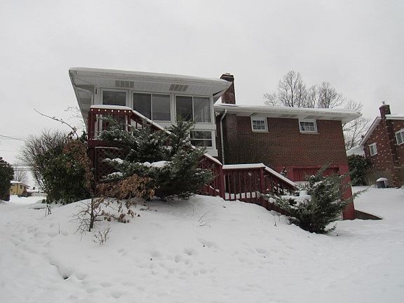 3rd image of 121 W Point Dr