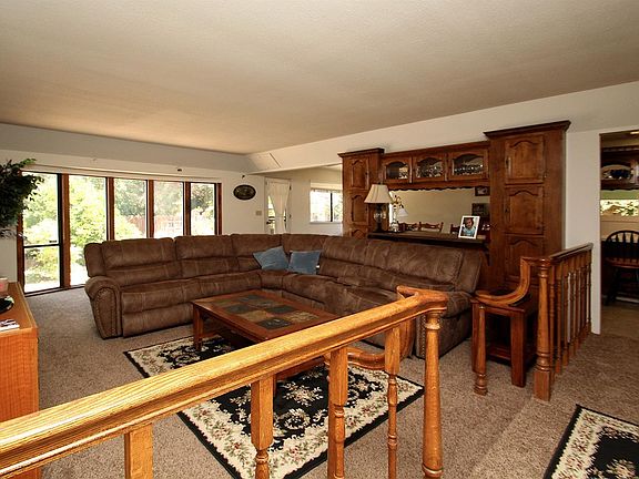 4th image of 570 S Linda Ln