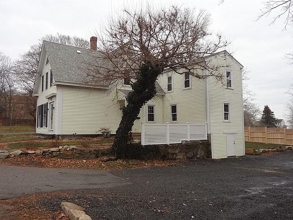 4th image of 162 Sandwich St #1