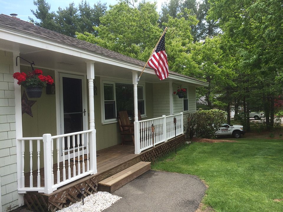 1st image of 4 Meadow Dr