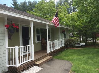 4 Meadow Dr, Londonderry, NH 03053