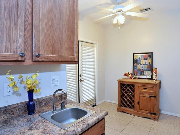 5th image of 3615 E Monte Vista Dr