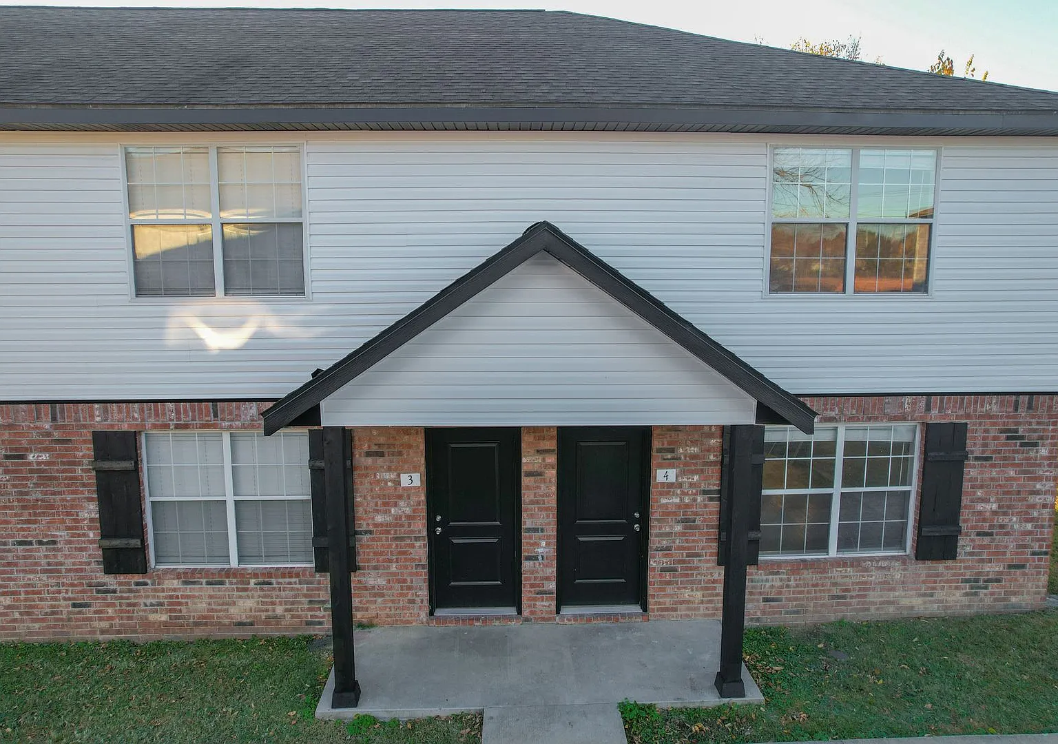 2 bedroom 2.5 bath townhouse located close to schools and city park in Farmington! — Photo 1