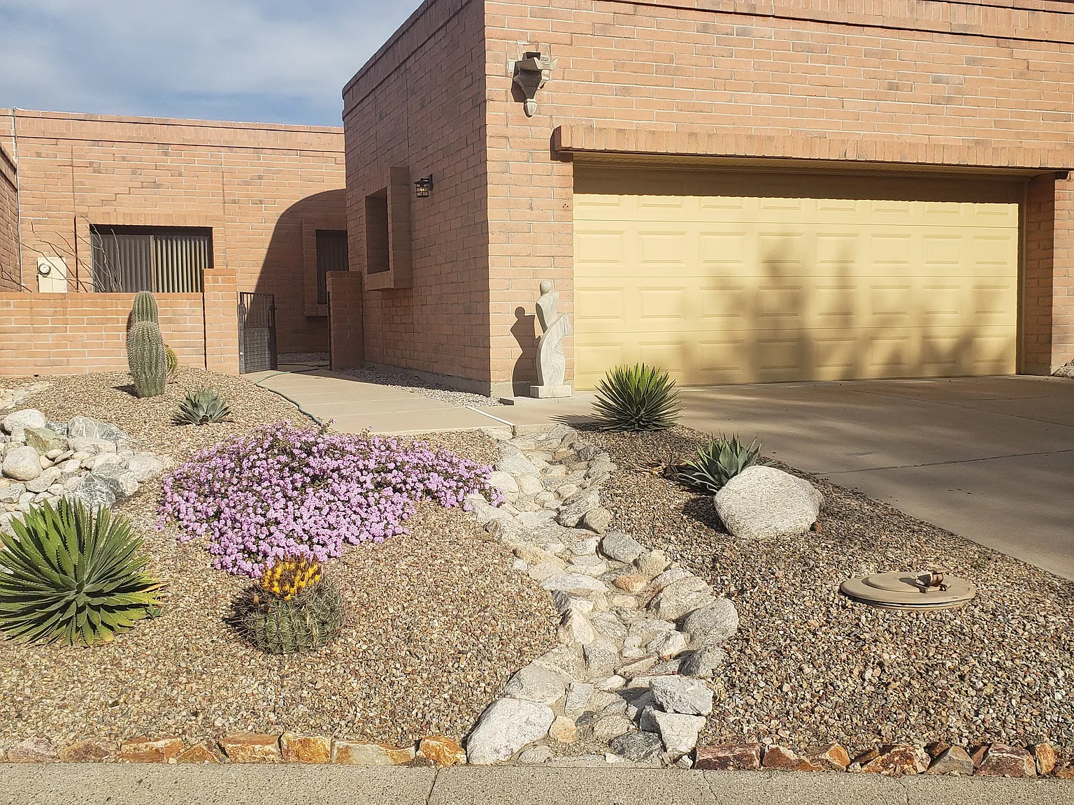 3 bed, 1650 sqft, $3,000 — Photo 1
