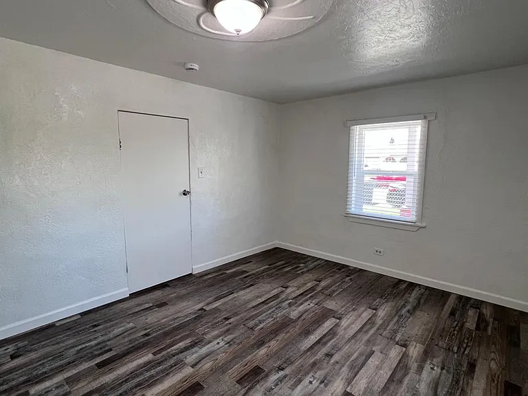 230 W Pinedale Ave — Photo 16