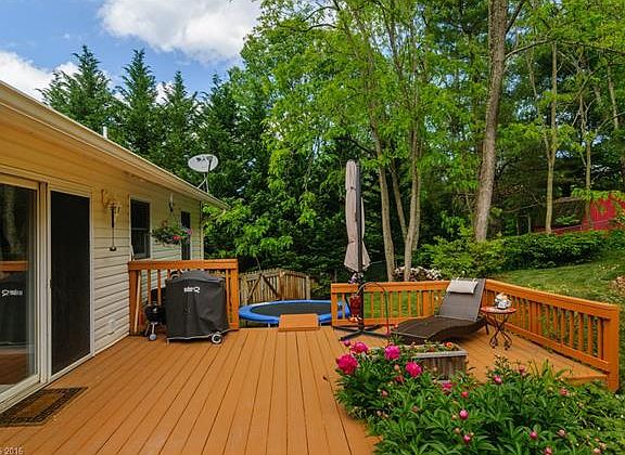 Large Entertainment Deck