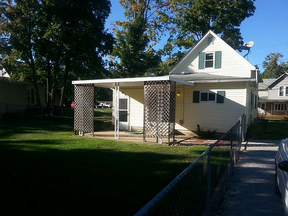 3rd image of 412 E Pleasant St
