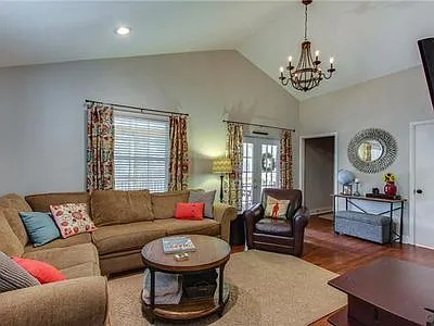 2728 Sharondale Ct — Photo 2