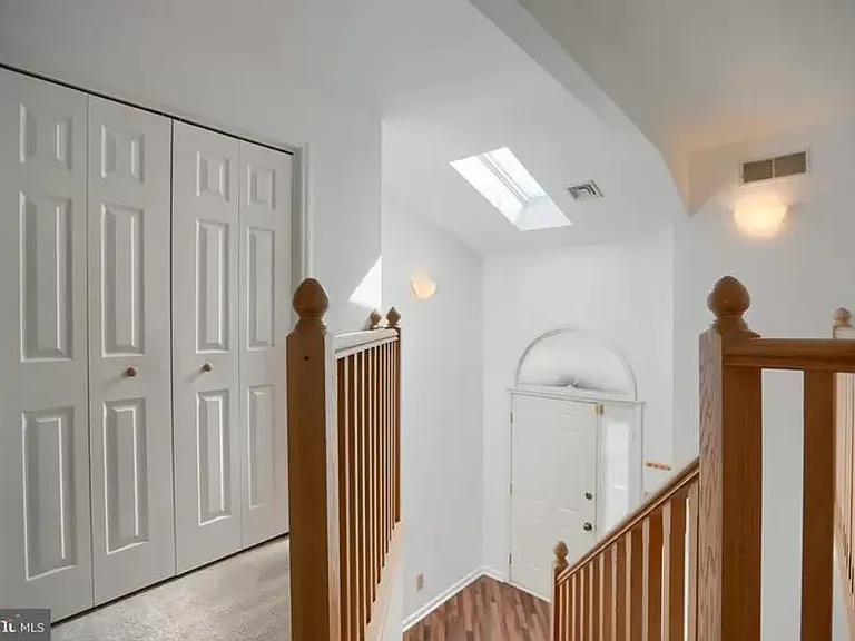 Spacious Entryway