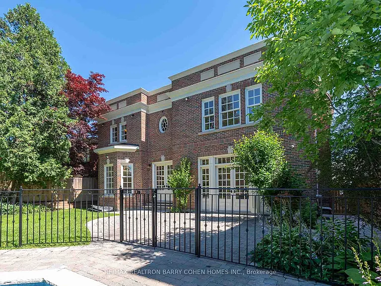 230 Dunvegan Rd — Photo 41