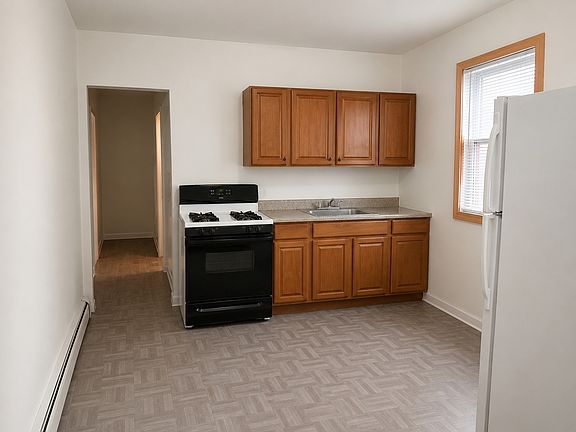 2nd image of 116 Spruce St #1