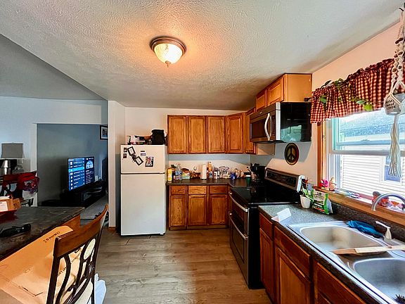 3rd image of 508 New York Ave