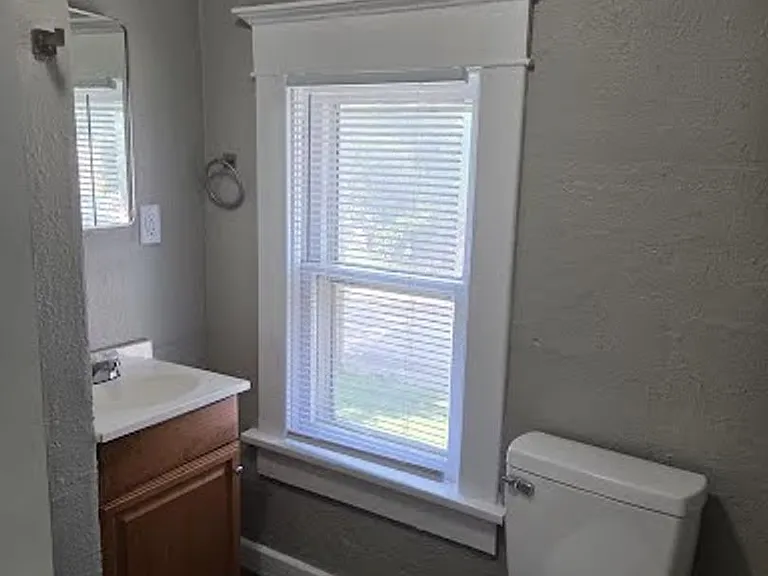 801 S Millwood Ave — Photo 5