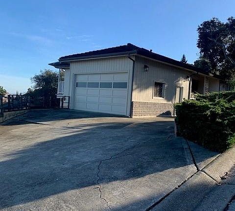 3rd image of 141 Virginia Ave