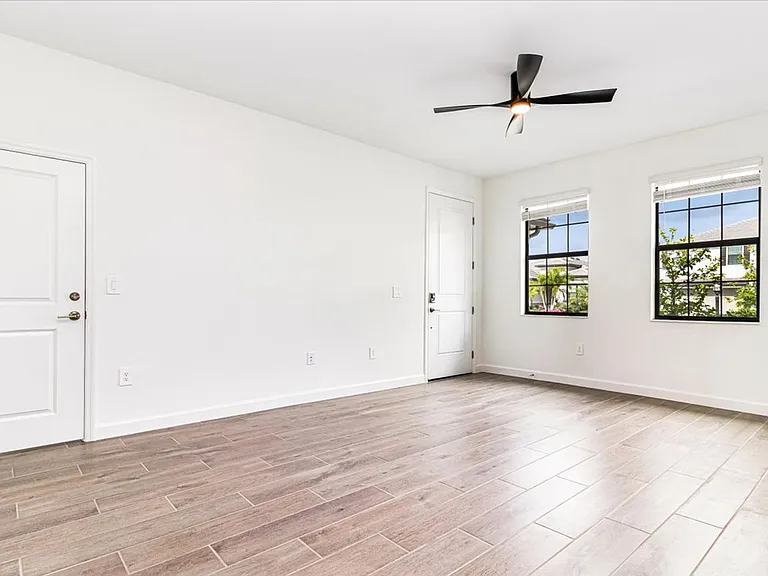 4873 Seafoam Trl — Photo 32