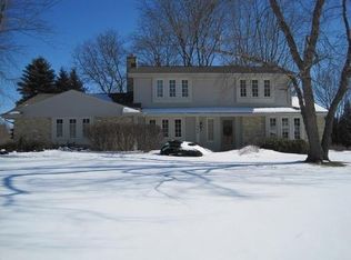 1990 Cotton Tail Ln, Brookfield, WI 53045